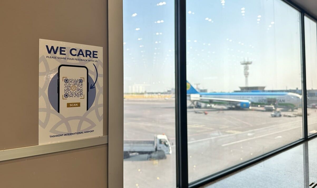 В международном аэропорту Ташкента появились QR-коды для обратной связи